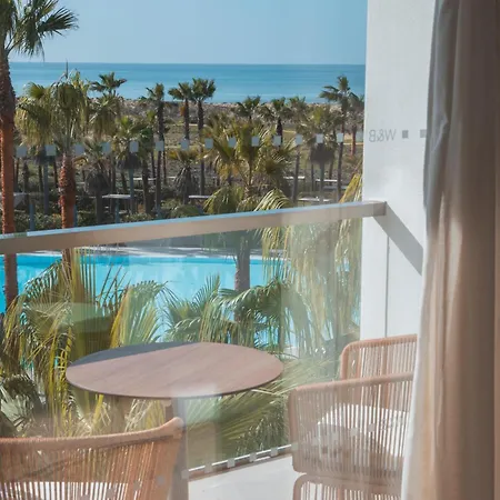 Wine & Books By The Sea, Algarve 5* Албуфейра