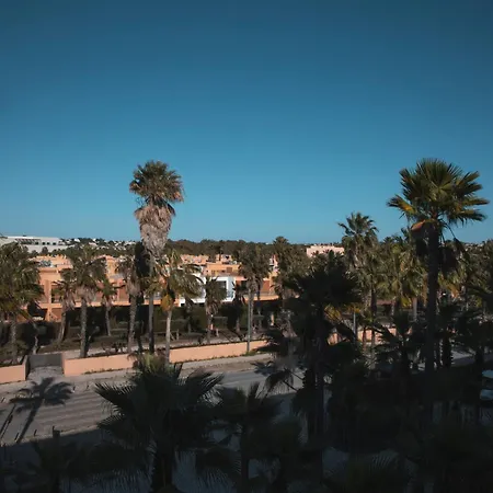 Wine & Books By The Sea, Algarve فندق البوفيرا