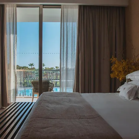 Отель Wine & Books By The Sea, Algarve 5*