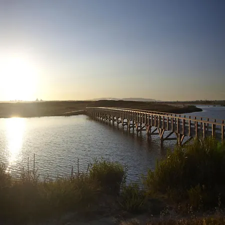 Wine & Books By The Sea, Algarve فندق البوفيرا