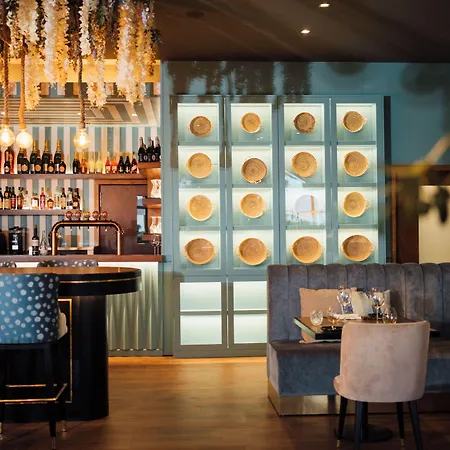 Hotel Wine & Books By The Sea, Algarve Albufeira
