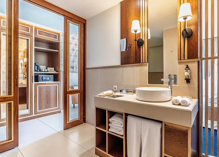 Wine & Books By The Sea, Algarve