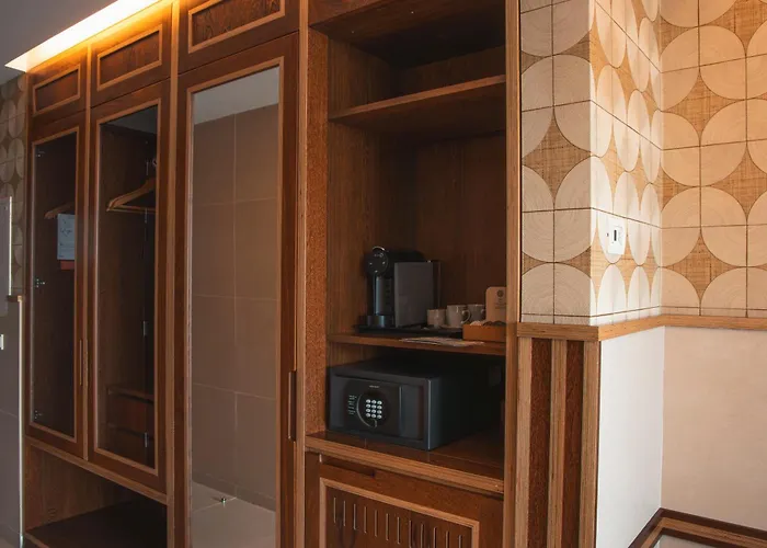 Wine & Books By The Sea, Algarve Hotel