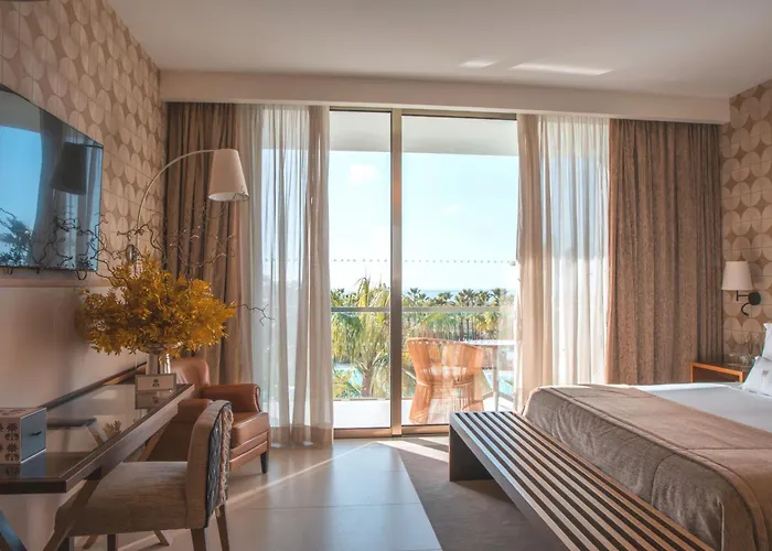 Wine & Books By The Sea, Algarve 5* Albufeira